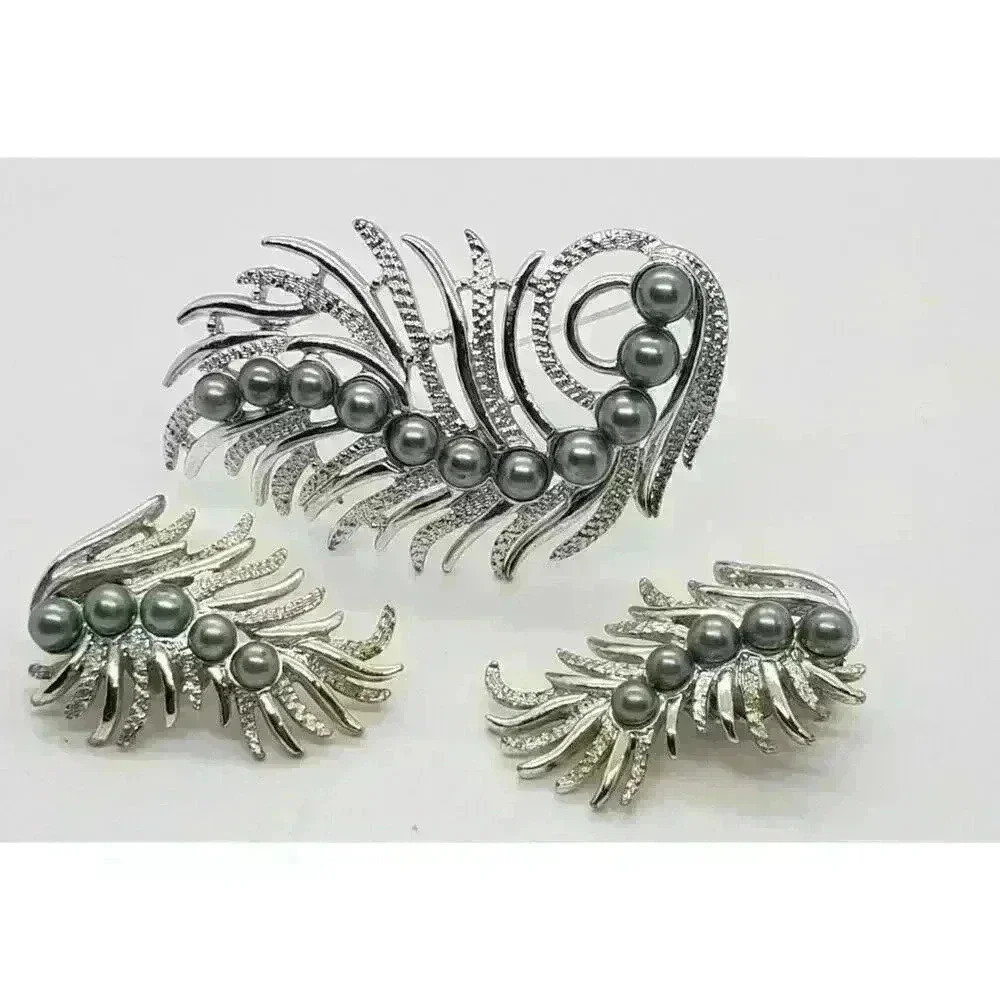 Vintage Sarah Coventry Feather Fantasy Brooch Clip Earrings Faux Pearl Gift Set